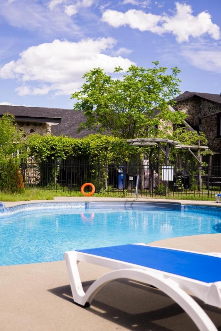 Condo Hotel Au Pied Du Mont אורפורד מראה חיצוני תמונה